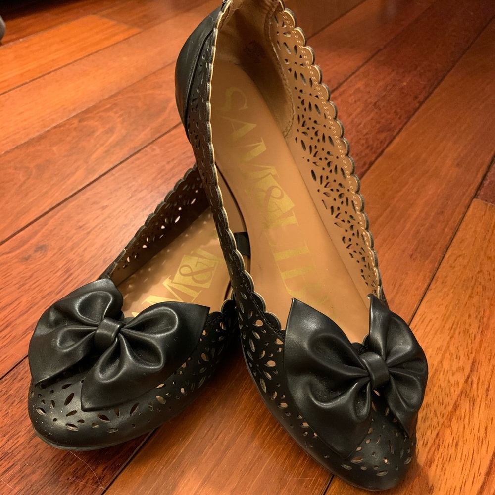 Sam & Libby flats black color with cut outs.